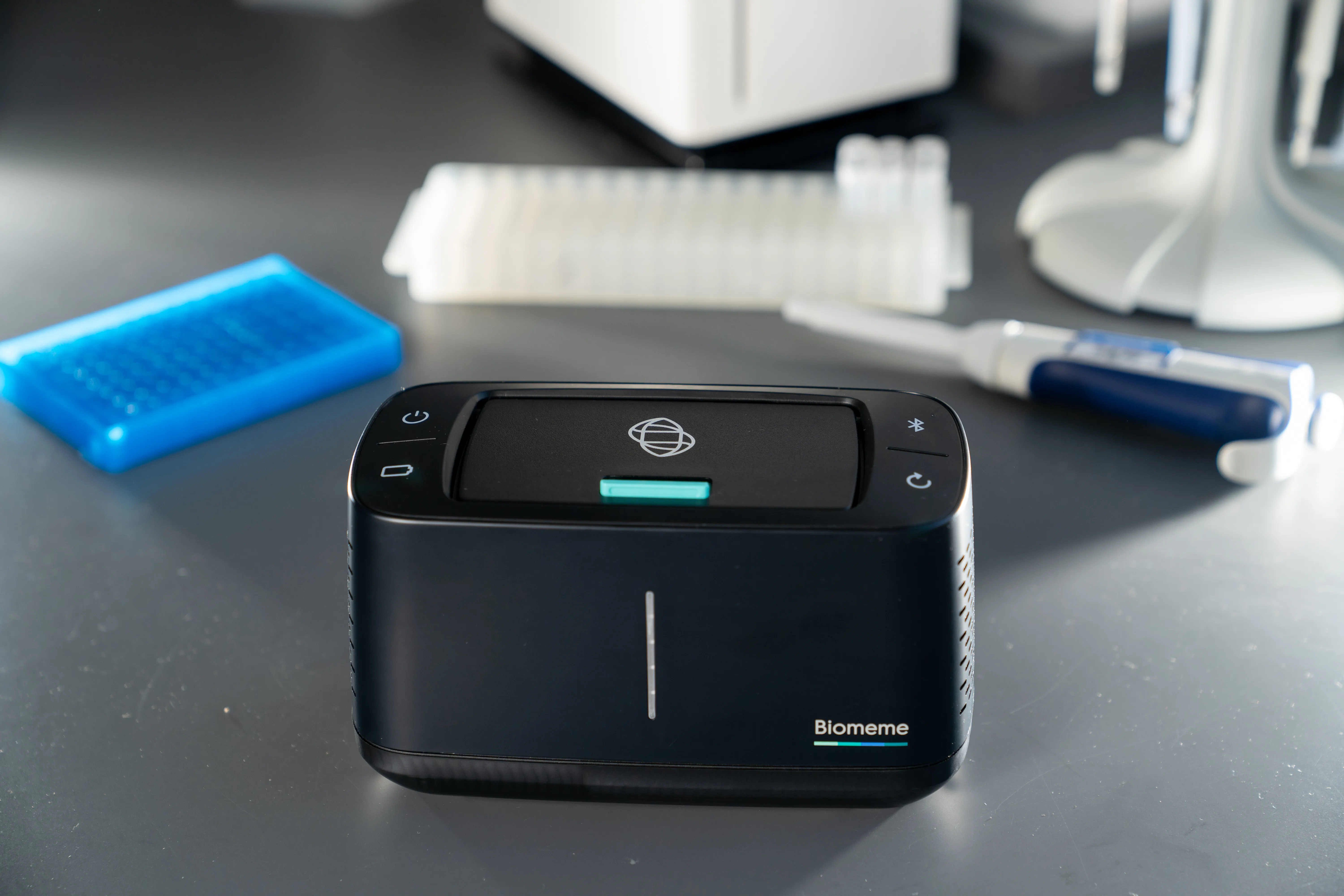 Biomeme Franklin ISP — ultra-portable real-time PCR thermocycler